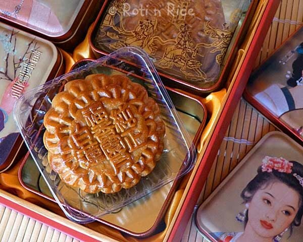 Lotus seed mooncakes
