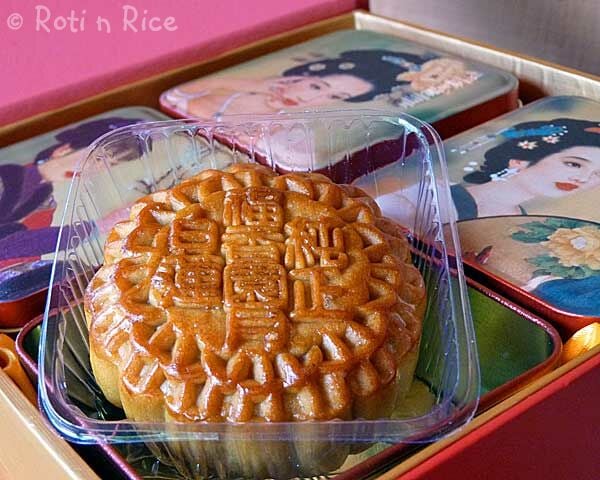 Lotus seed mooncakes