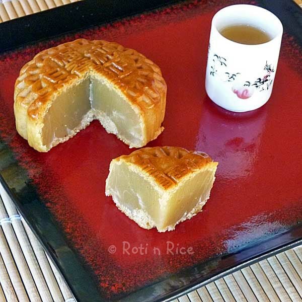 Lotus seed mooncake